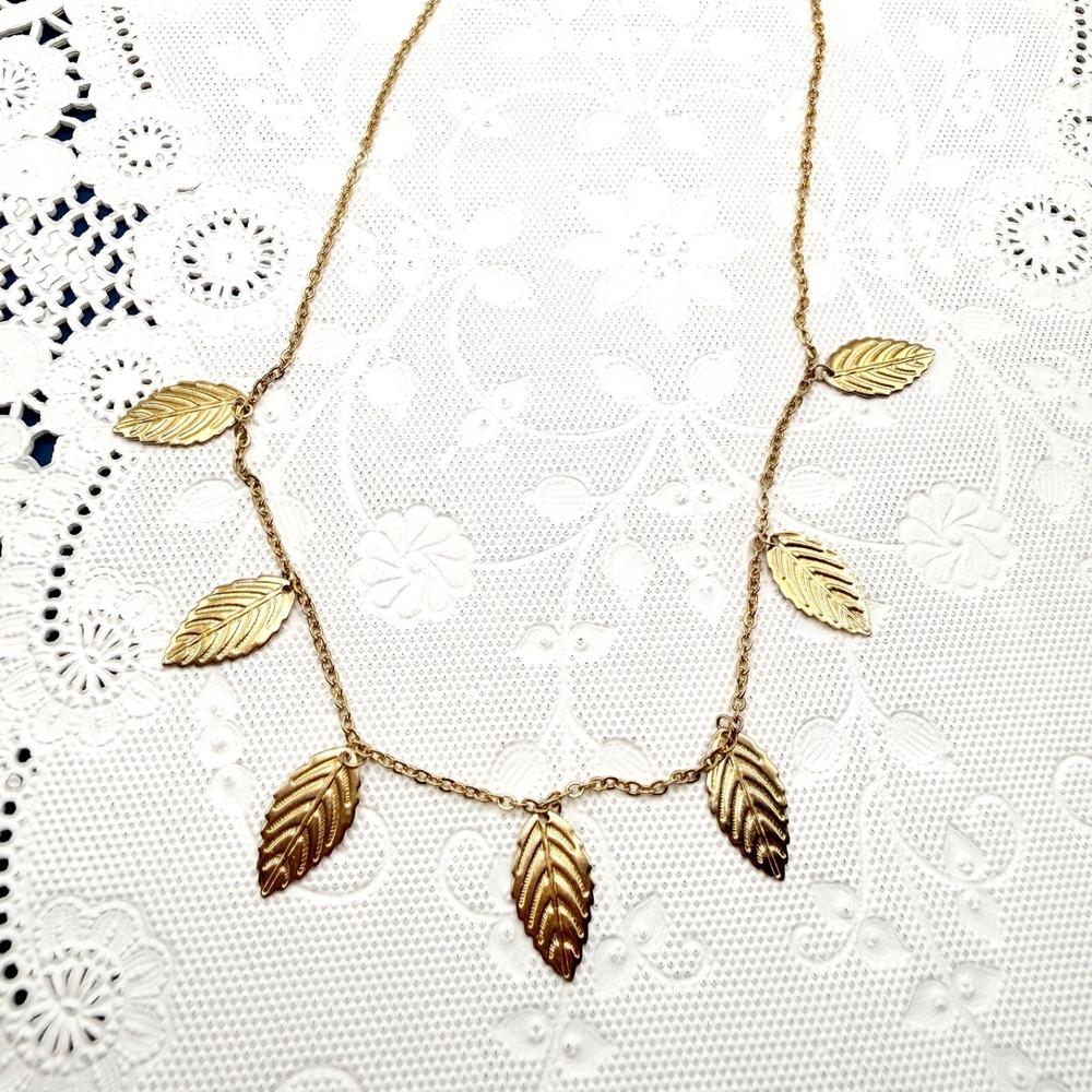 Vintage Gold Tone Dainty Dangle Fall Autumn Leaf Chain Charm Choker Necklace 15"